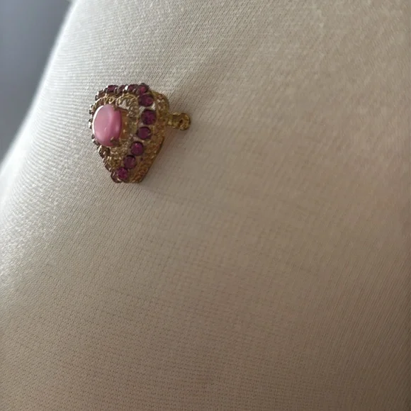 Vintage Czech Elegant Pink Lucite and Goldtone Heart Brooch - Picture 3 of 5